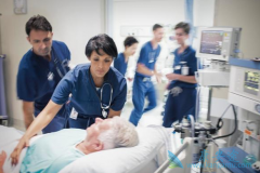 ����ҽ��������ȥ�˰�֢���ߵȴ���ҩ���е�ʱ��