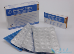 �༪��/���������ھ���KRASͻ���NSCLC�����п�����Ч